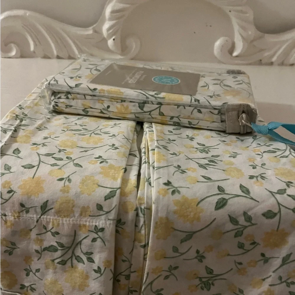 Martha Stewart Set of 4 pillow Cases